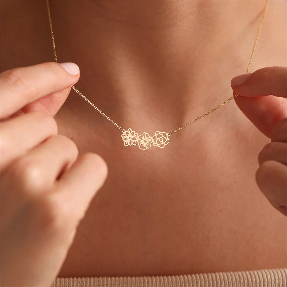 Gepersonaliseerde ketting met bloemen uit de geboortemaand