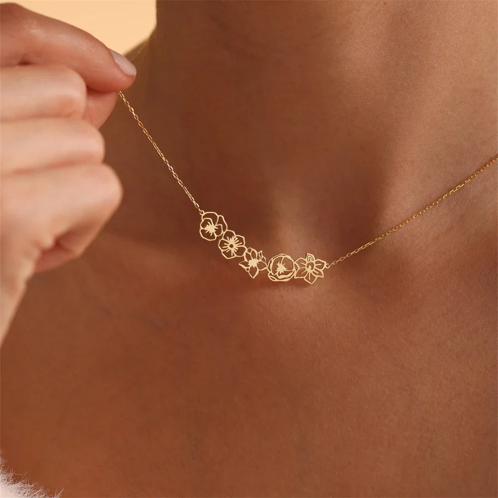 Gepersonaliseerde ketting met bloemen uit de geboortemaand