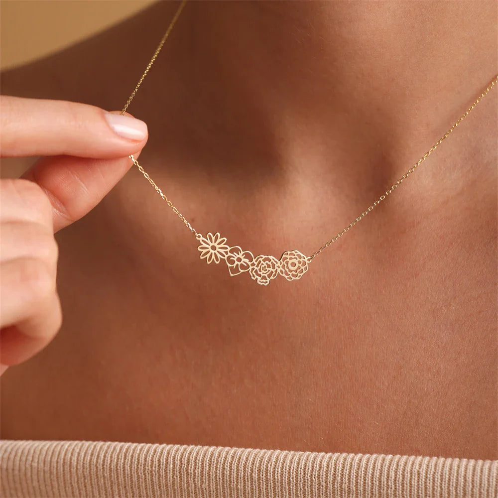 Gepersonaliseerde ketting met bloemen uit de geboortemaand